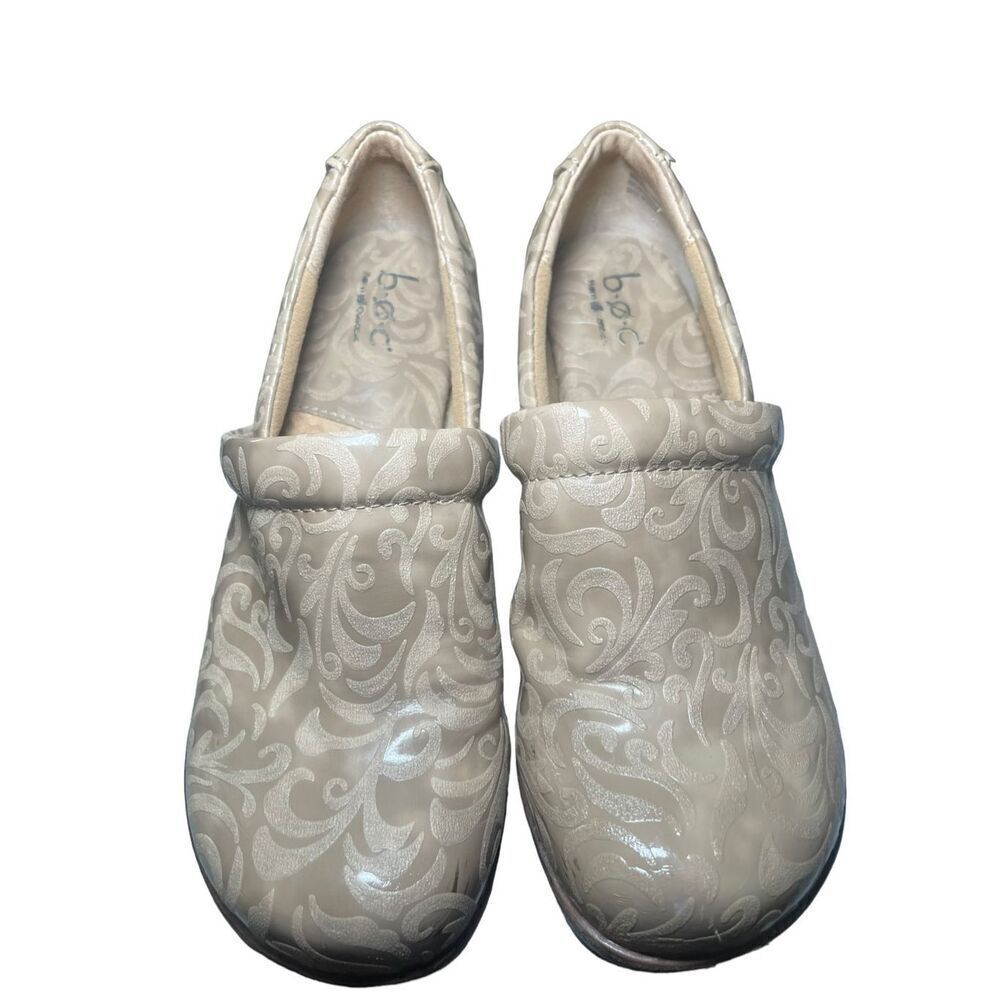 BOC Born Concept Womens Creme Tan Brown Peggy Tooled Leather Clogs Shoes Size 8